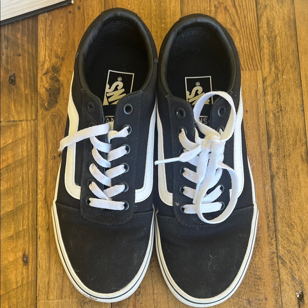 Vans Men's Classic Black and White Sneakers
